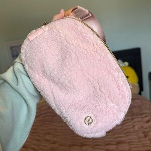 Lululemon Sherpa belt bag